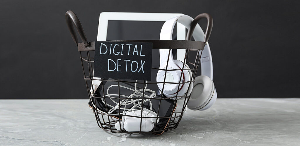 Unplugging from the Forex Frenzy with Global Digital Detox : Detoxing Dollars